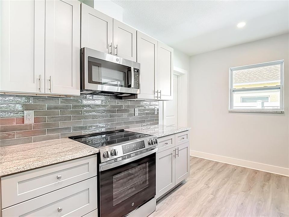 For Sale: $469,000 (2 beds, 2 baths, 1352 Square Feet)