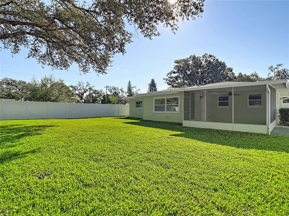 For Sale: $469,000 (2 beds, 2 baths, 1352 Square Feet)