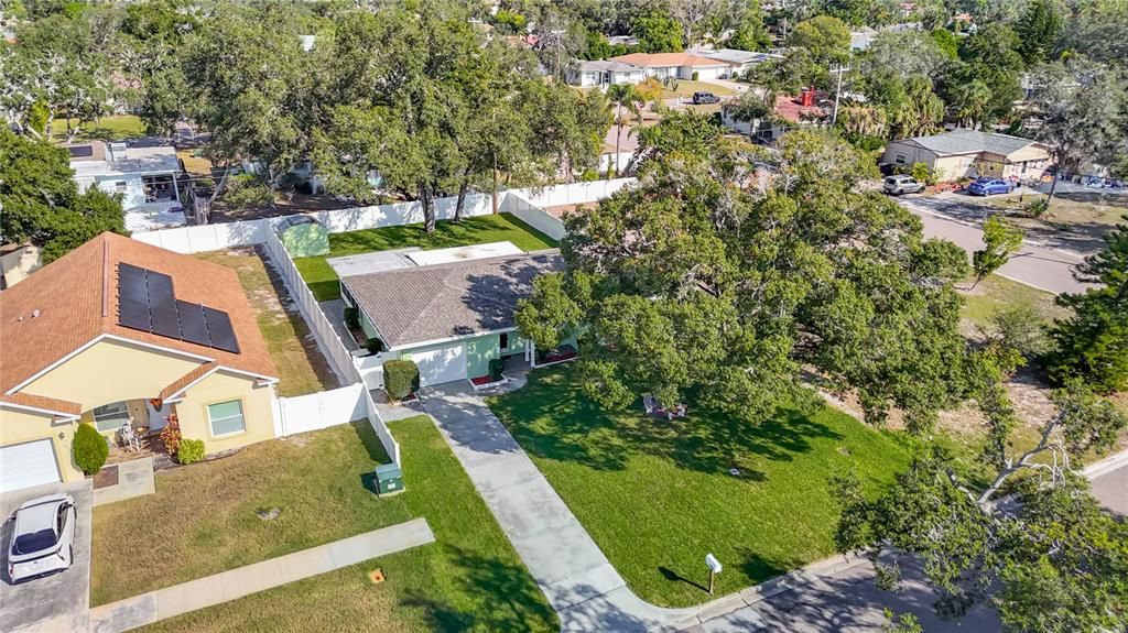 For Sale: $469,000 (2 beds, 2 baths, 1352 Square Feet)