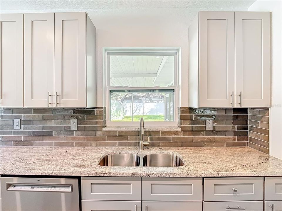 For Sale: $469,000 (2 beds, 2 baths, 1352 Square Feet)