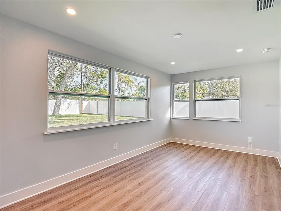 For Sale: $469,000 (2 beds, 2 baths, 1352 Square Feet)