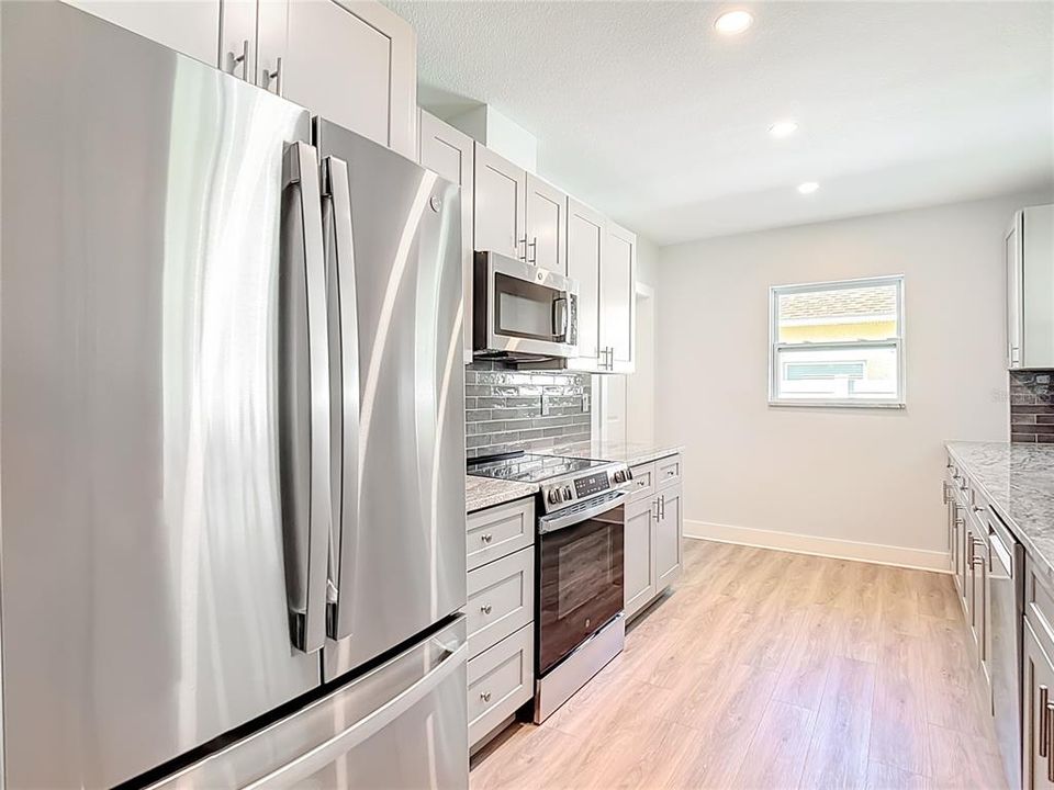 For Sale: $469,000 (2 beds, 2 baths, 1352 Square Feet)