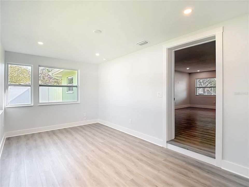 For Sale: $469,000 (2 beds, 2 baths, 1352 Square Feet)