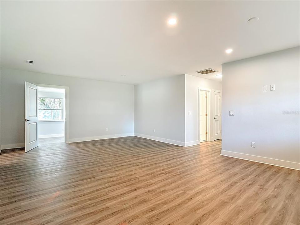 For Sale: $469,000 (2 beds, 2 baths, 1352 Square Feet)