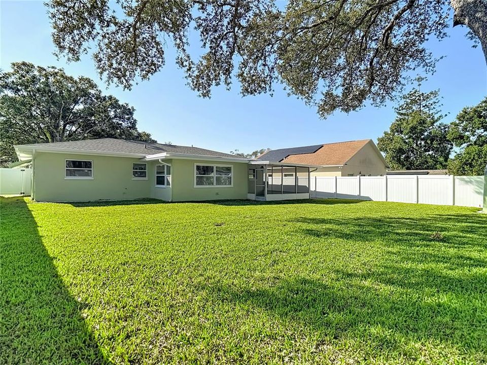 For Sale: $469,000 (2 beds, 2 baths, 1352 Square Feet)