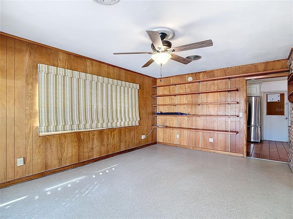 合同活跃: $329,900 (4 贝兹, 2 浴室, 1938 平方英尺)