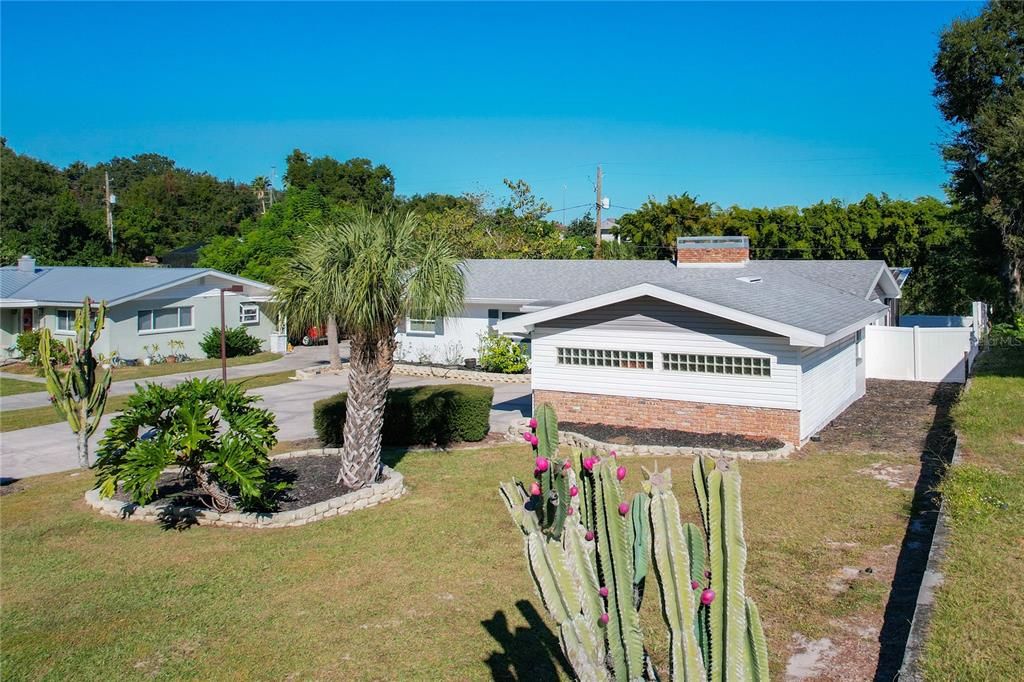 合同活跃: $329,900 (4 贝兹, 2 浴室, 1938 平方英尺)