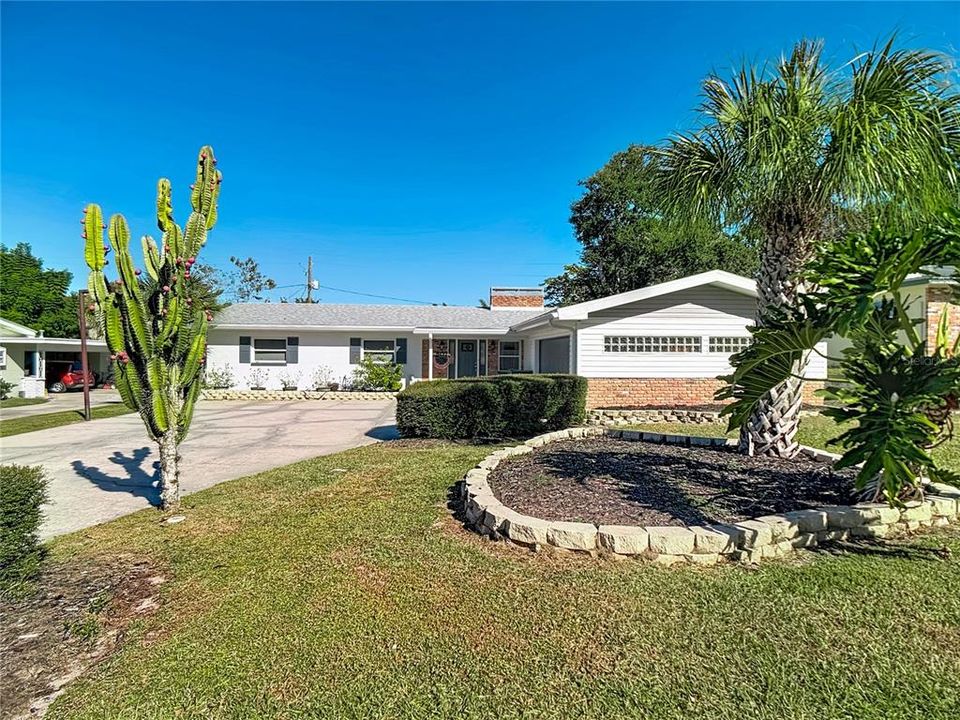 合同活跃: $329,900 (4 贝兹, 2 浴室, 1938 平方英尺)