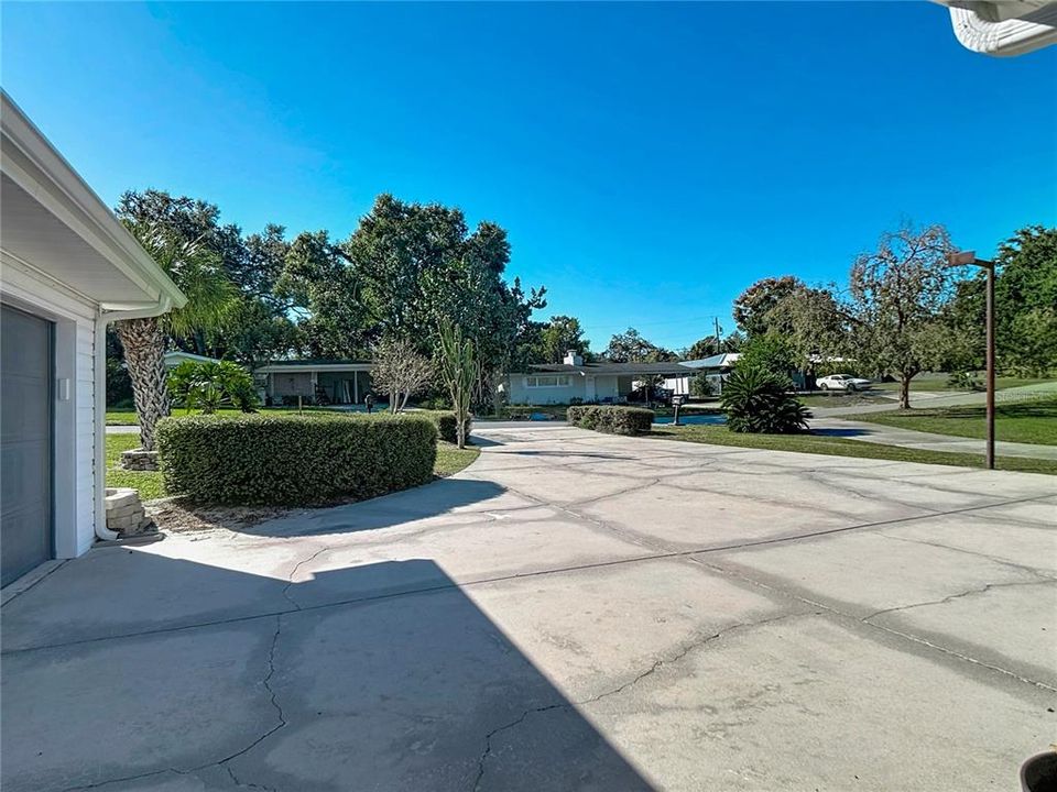 合同活跃: $329,900 (4 贝兹, 2 浴室, 1938 平方英尺)