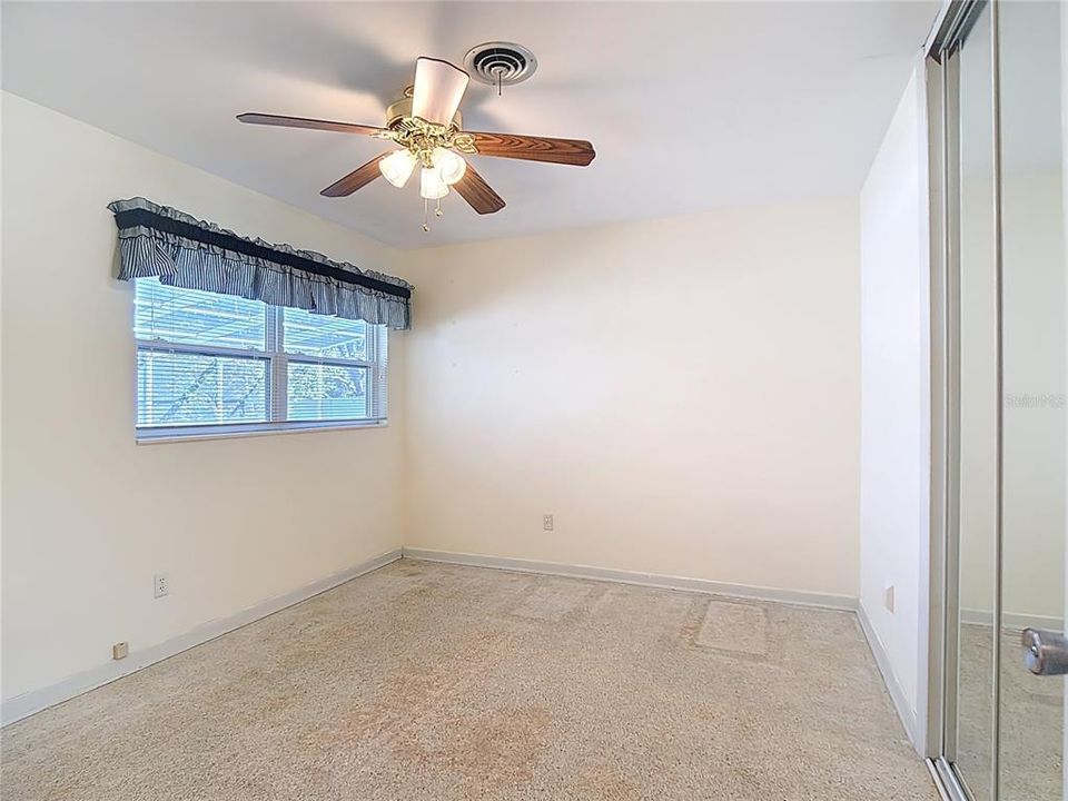 合同活跃: $329,900 (4 贝兹, 2 浴室, 1938 平方英尺)