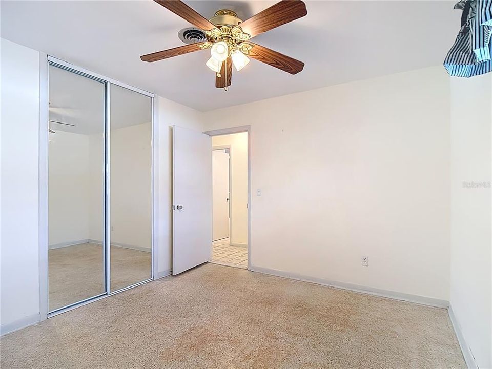 合同活跃: $329,900 (4 贝兹, 2 浴室, 1938 平方英尺)