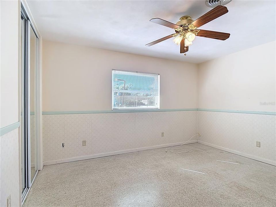 合同活跃: $329,900 (4 贝兹, 2 浴室, 1938 平方英尺)