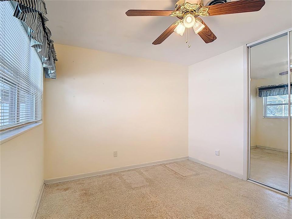 合同活跃: $329,900 (4 贝兹, 2 浴室, 1938 平方英尺)