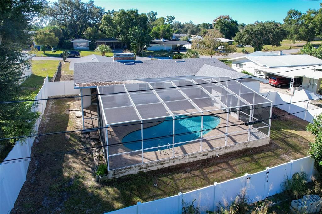 合同活跃: $329,900 (4 贝兹, 2 浴室, 1938 平方英尺)