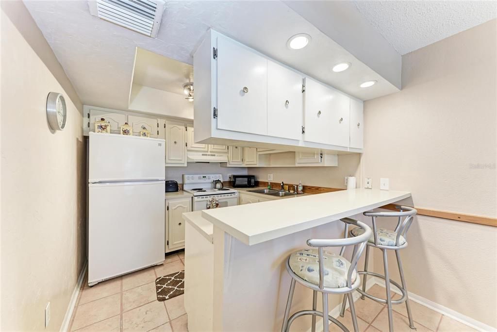 For Sale: $105,000 (2 beds, 2 baths, 993 Square Feet)