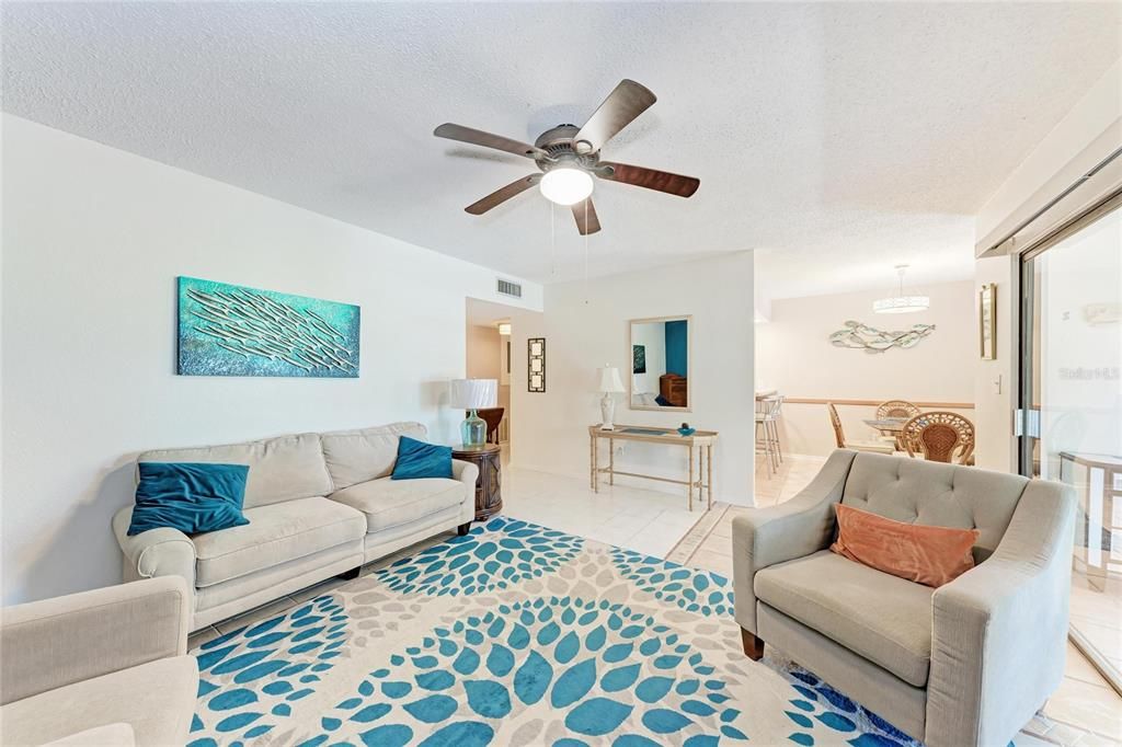 For Sale: $105,000 (2 beds, 2 baths, 993 Square Feet)