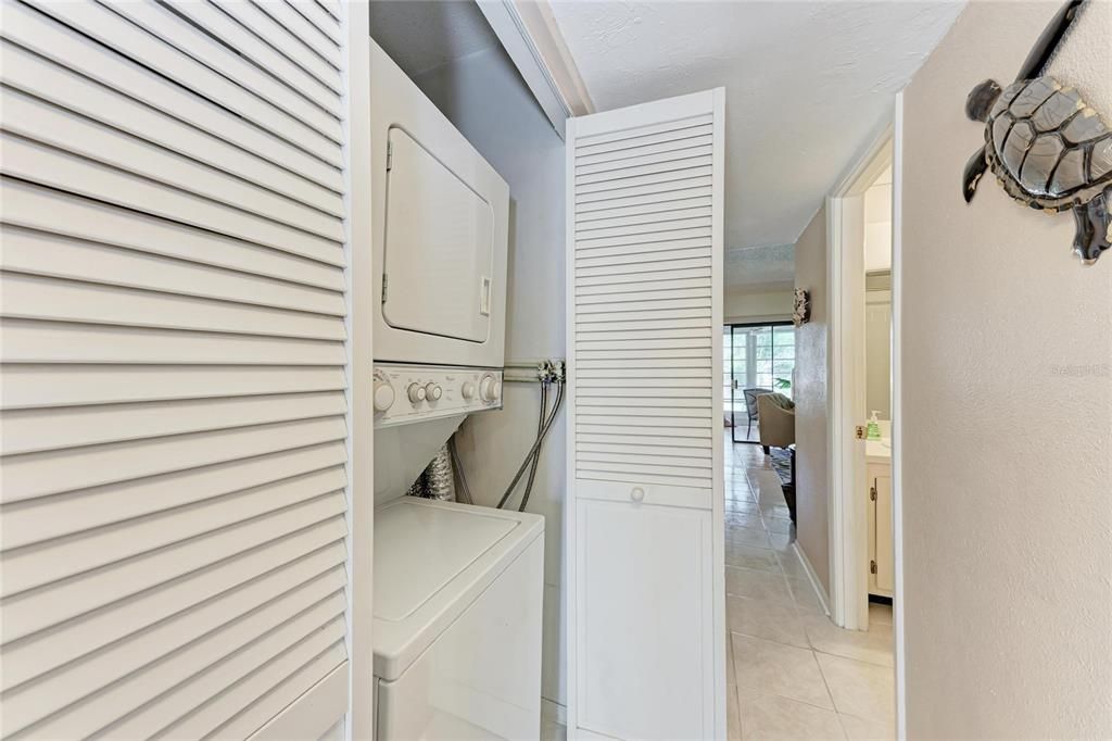 For Sale: $105,000 (2 beds, 2 baths, 993 Square Feet)