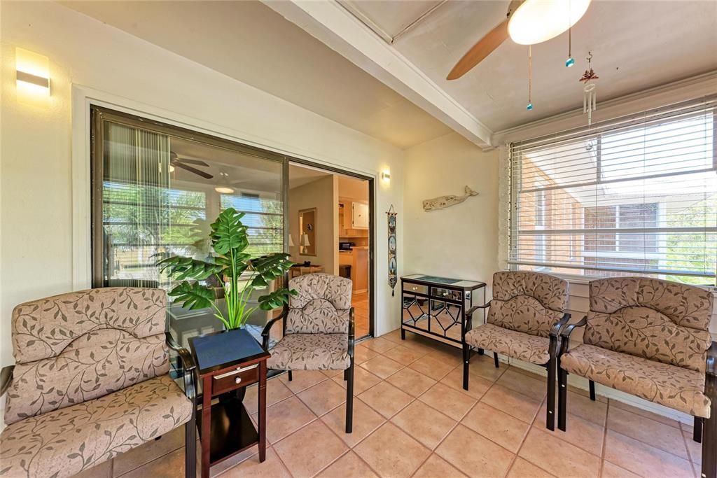 For Sale: $105,000 (2 beds, 2 baths, 993 Square Feet)