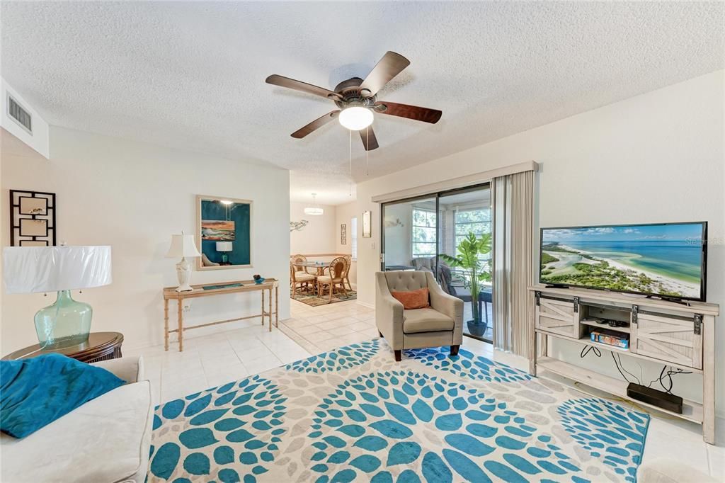 For Sale: $105,000 (2 beds, 2 baths, 993 Square Feet)