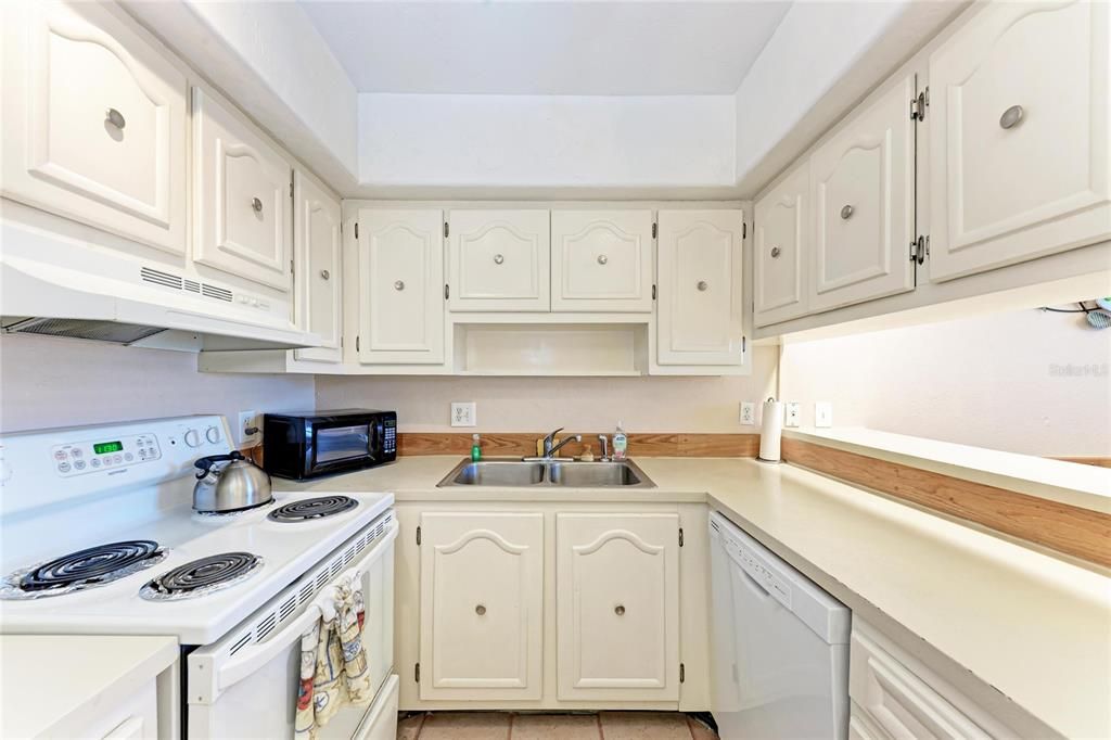 For Sale: $105,000 (2 beds, 2 baths, 993 Square Feet)