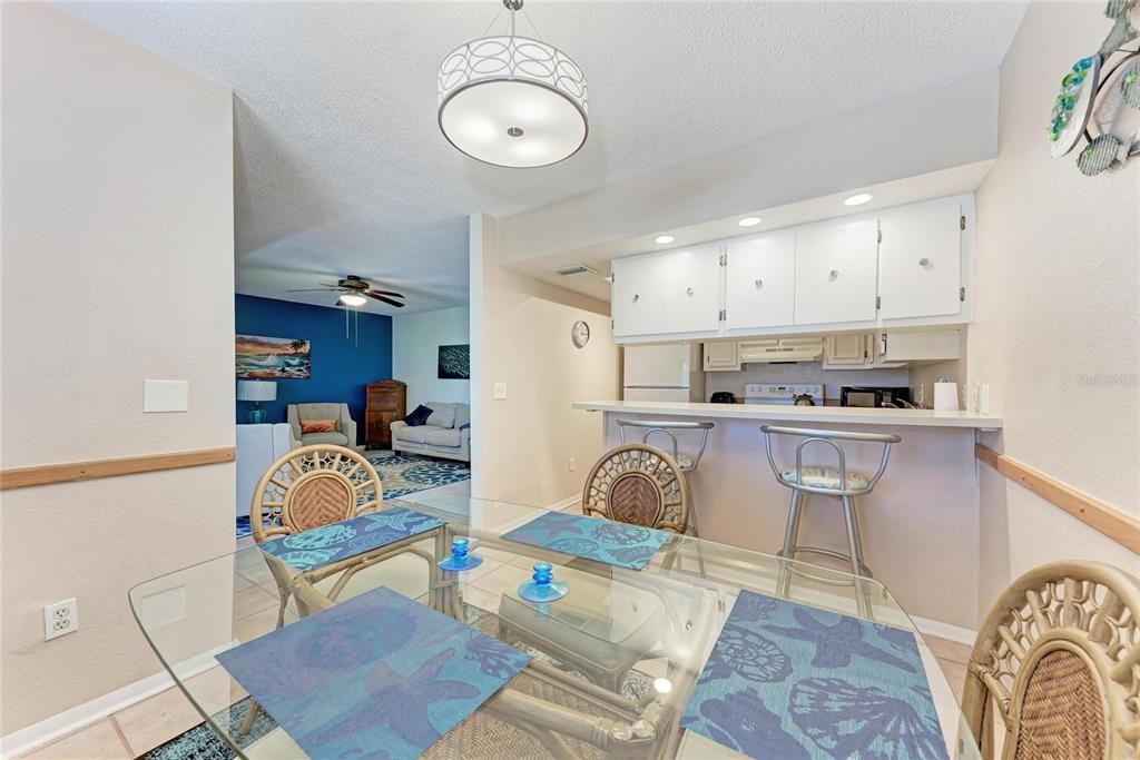 For Sale: $105,000 (2 beds, 2 baths, 993 Square Feet)