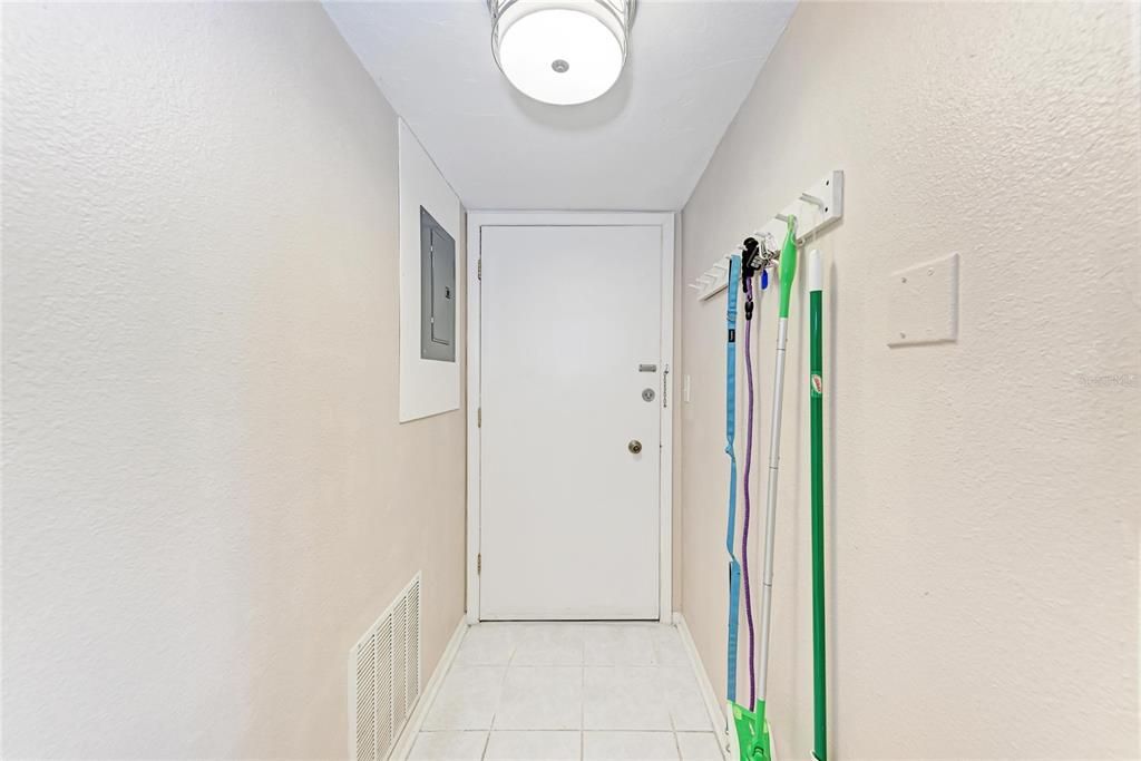 For Sale: $105,000 (2 beds, 2 baths, 993 Square Feet)