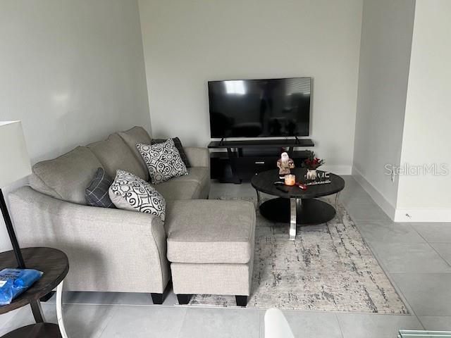 В аренду: $3,800 (4 спален, 2 ванн, 1984 Квадратных фут)