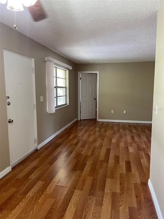 For Rent: $1,795 (3 beds, 2 baths, 993 Square Feet)