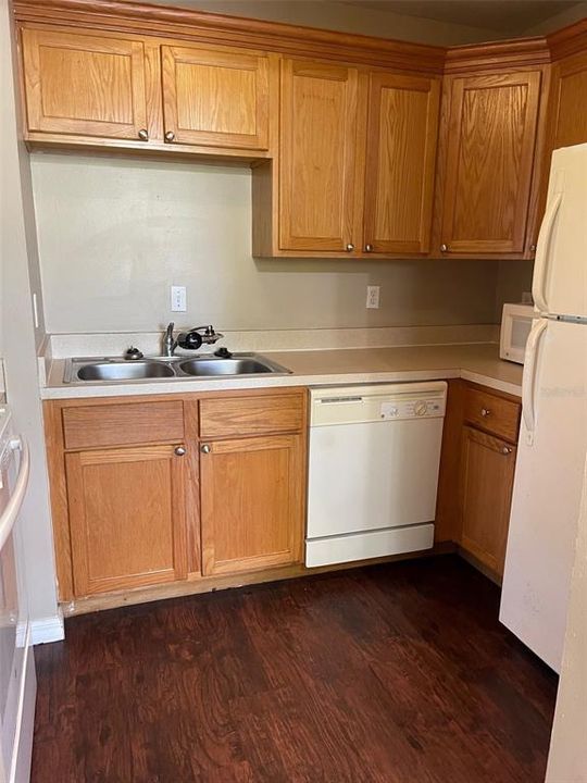 For Rent: $1,795 (3 beds, 2 baths, 993 Square Feet)