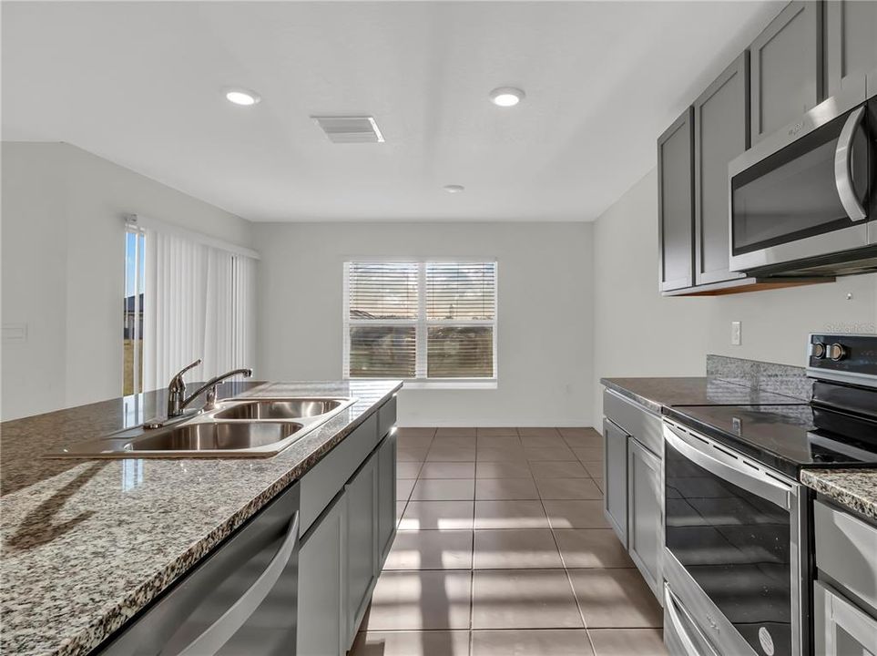 出租: $2,150 (3 贝兹, 2 浴室, 1961 平方英尺)