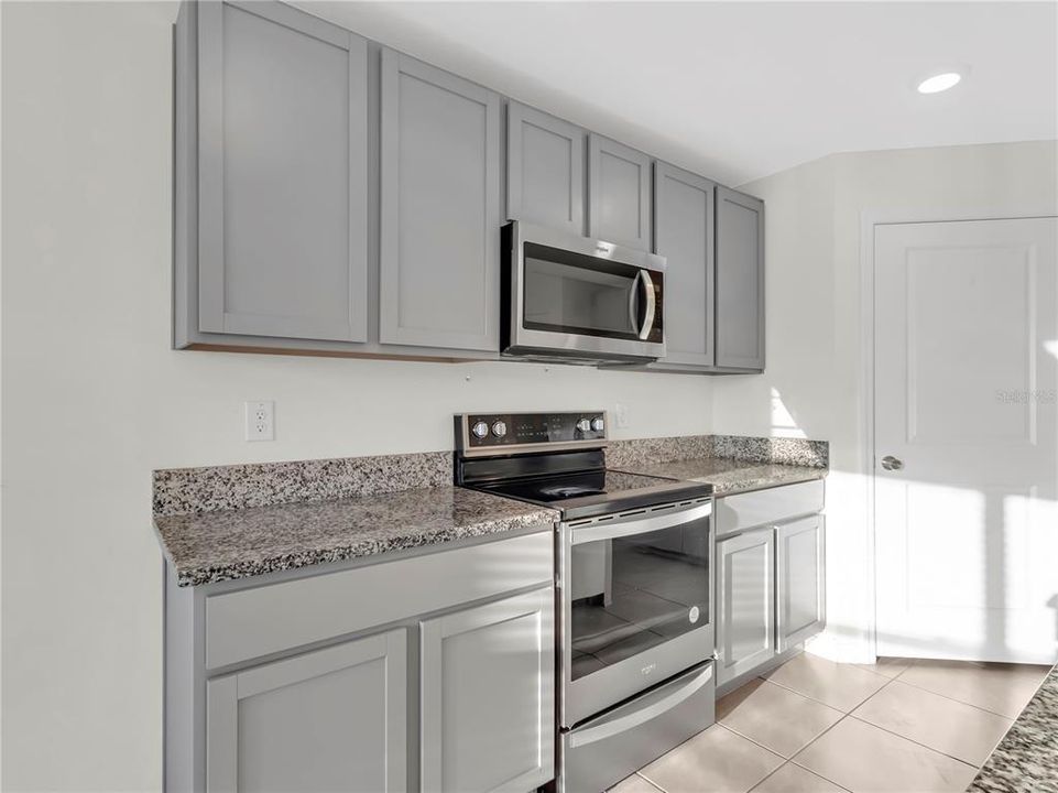 出租: $2,150 (3 贝兹, 2 浴室, 1961 平方英尺)