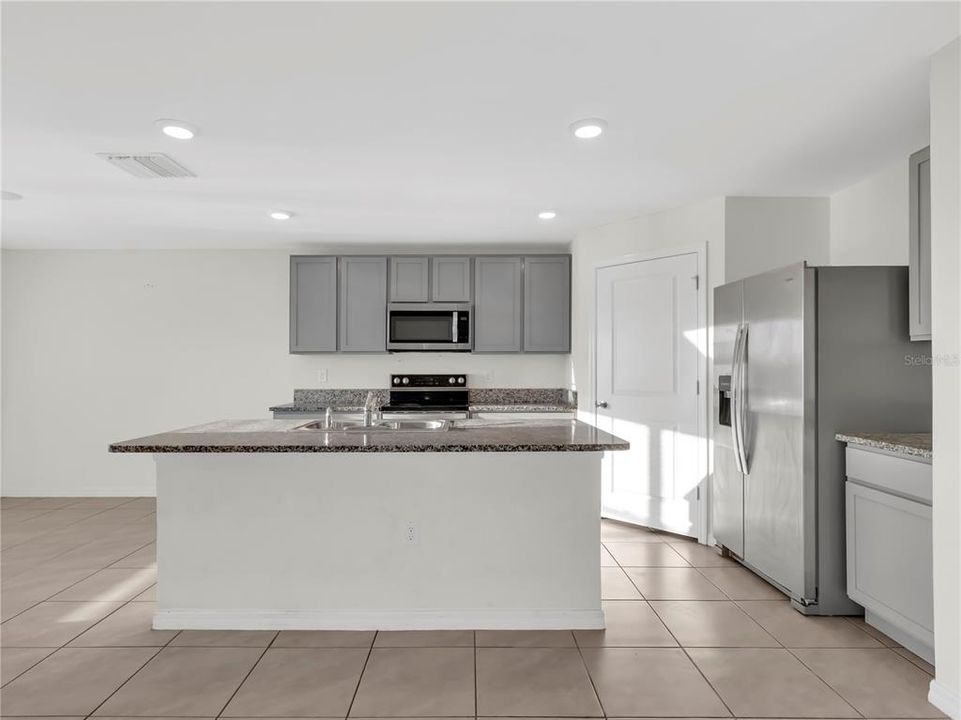 出租: $2,150 (3 贝兹, 2 浴室, 1961 平方英尺)