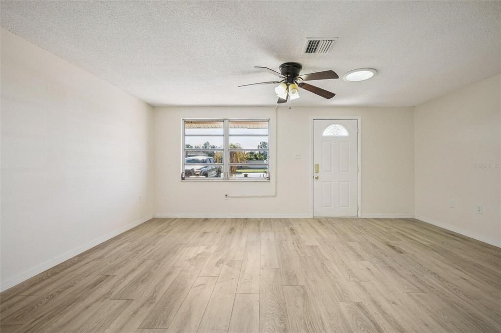 На продажу: $219,000 (2 спален, 2 ванн, 1189 Квадратных фут)