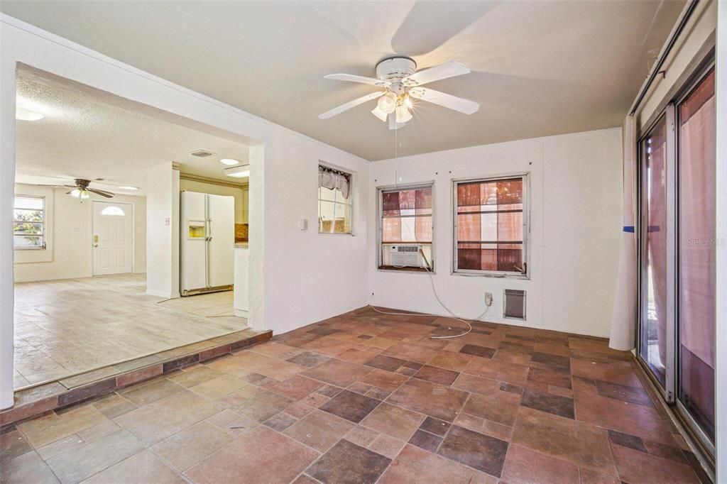 На продажу: $219,000 (2 спален, 2 ванн, 1189 Квадратных фут)