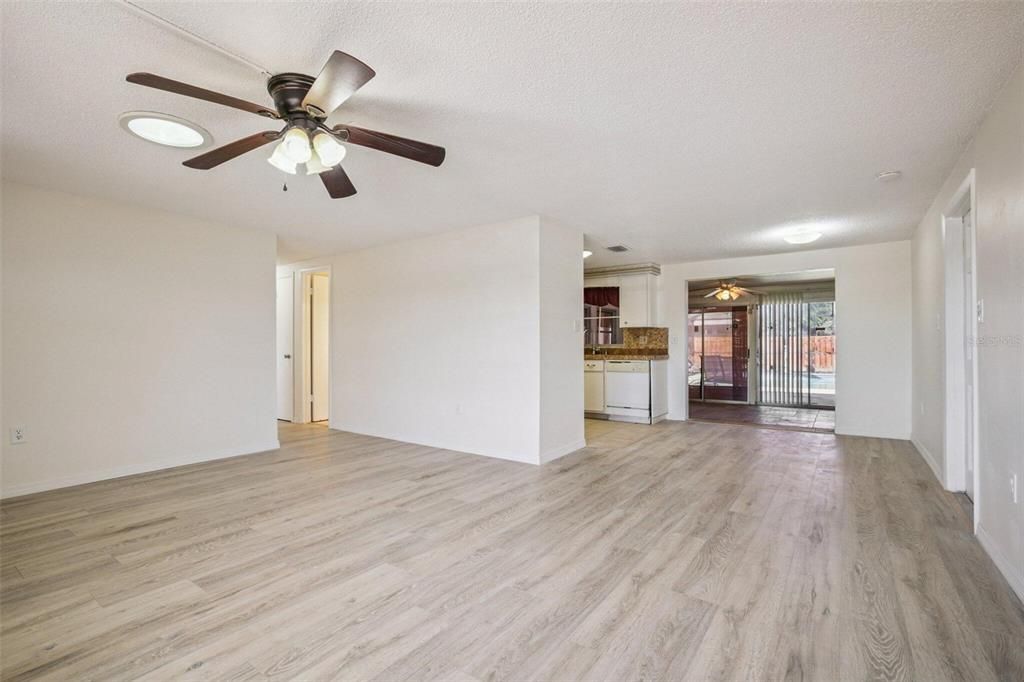 На продажу: $219,000 (2 спален, 2 ванн, 1189 Квадратных фут)