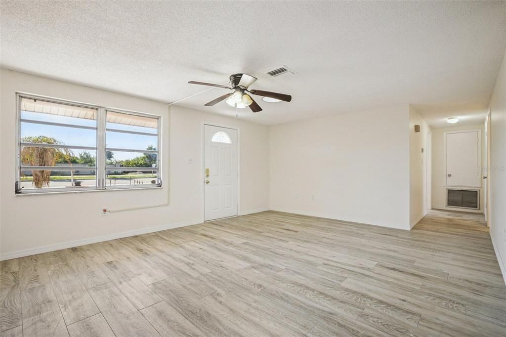 На продажу: $219,000 (2 спален, 2 ванн, 1189 Квадратных фут)