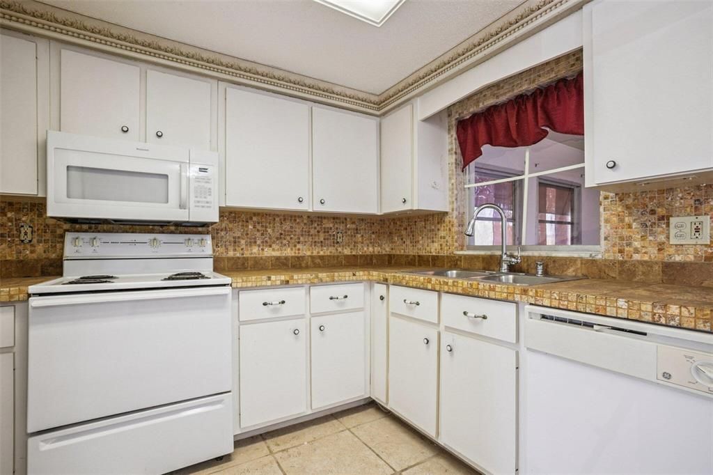 На продажу: $219,000 (2 спален, 2 ванн, 1189 Квадратных фут)