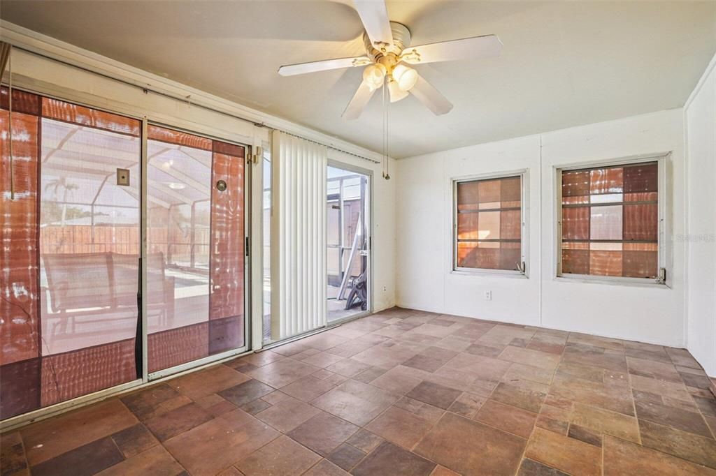 На продажу: $219,000 (2 спален, 2 ванн, 1189 Квадратных фут)