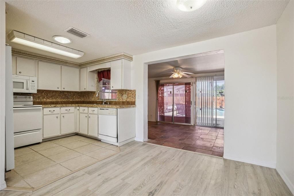 На продажу: $219,000 (2 спален, 2 ванн, 1189 Квадратных фут)