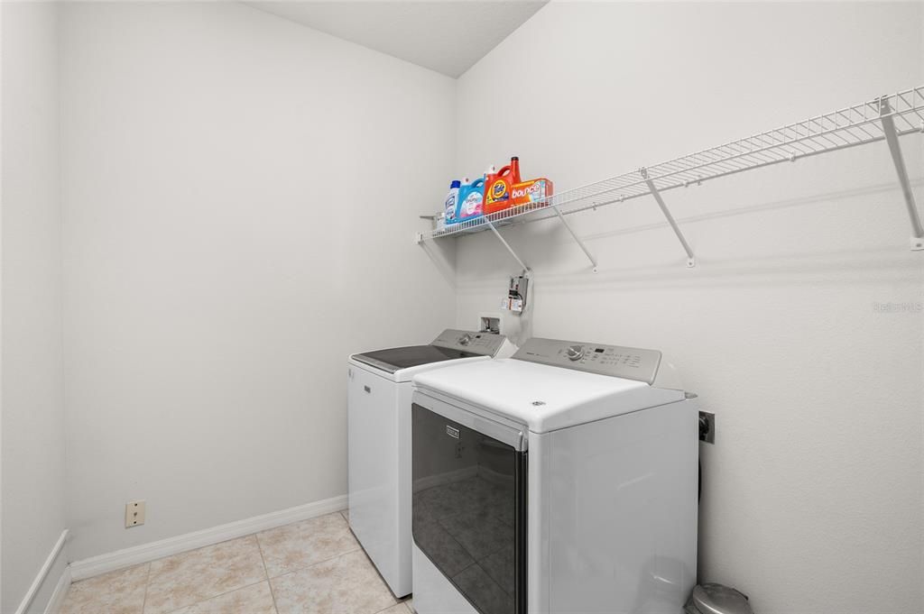 Active With Contract: $387,500 (4 beds, 2 baths, 2164 Square Feet)