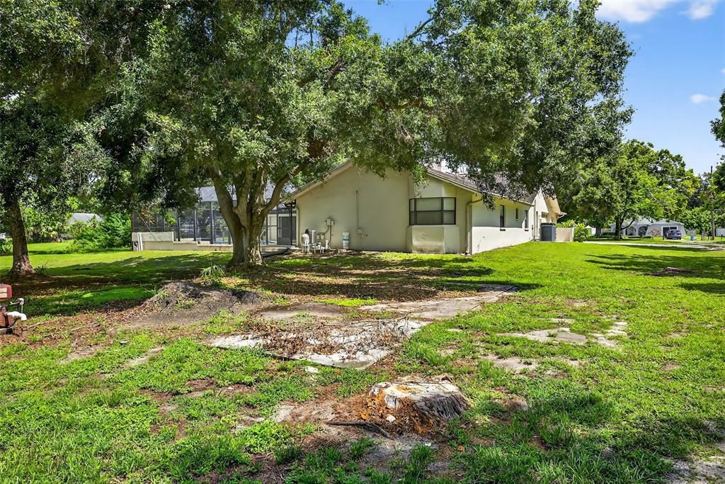 For Sale: $1,425,000 (6 beds, 4 baths, 5032 Square Feet)