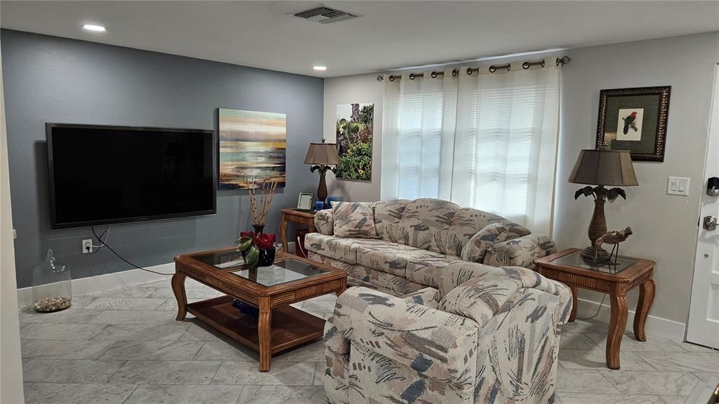 待售: $925,000 (4 贝兹, 3 浴室, 1584 平方英尺)