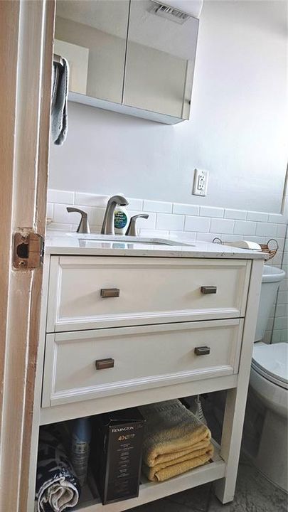 待售: $925,000 (4 贝兹, 3 浴室, 1584 平方英尺)