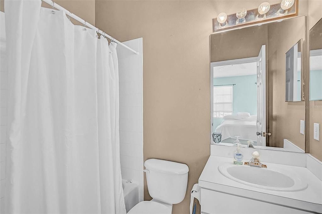 На продажу: $215,000 (2 спален, 2 ванн, 1080 Квадратных фут)