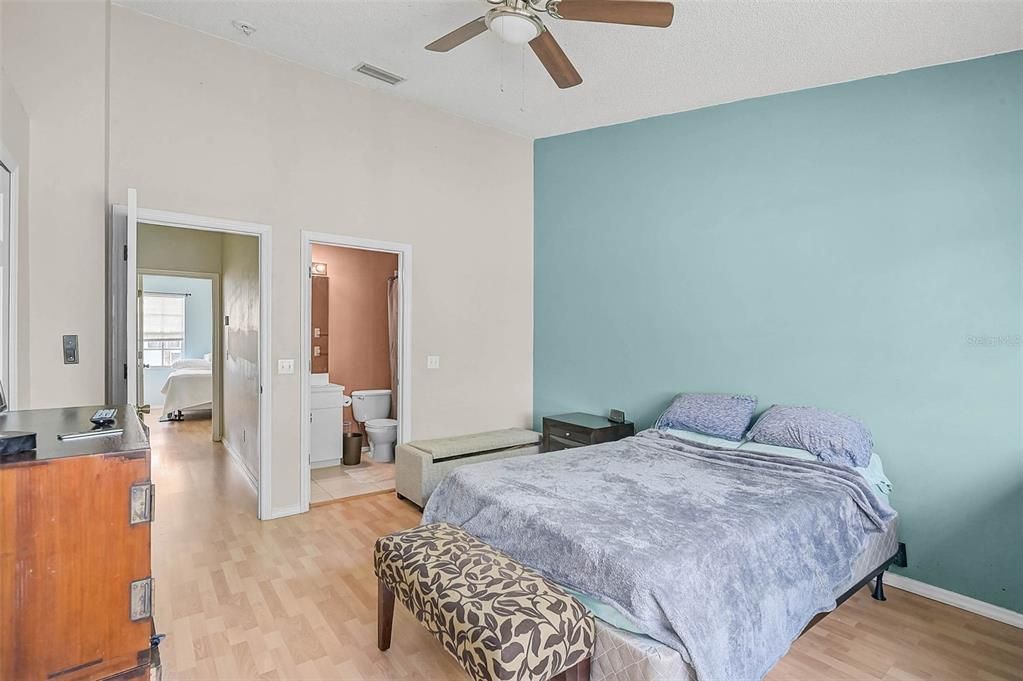 На продажу: $215,000 (2 спален, 2 ванн, 1080 Квадратных фут)