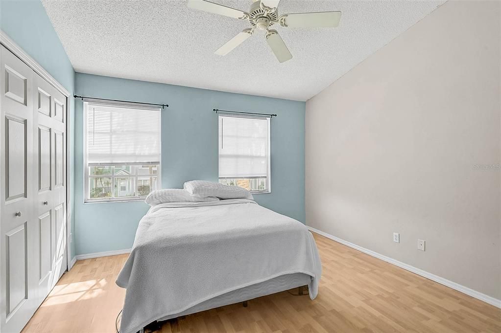 На продажу: $215,000 (2 спален, 2 ванн, 1080 Квадратных фут)