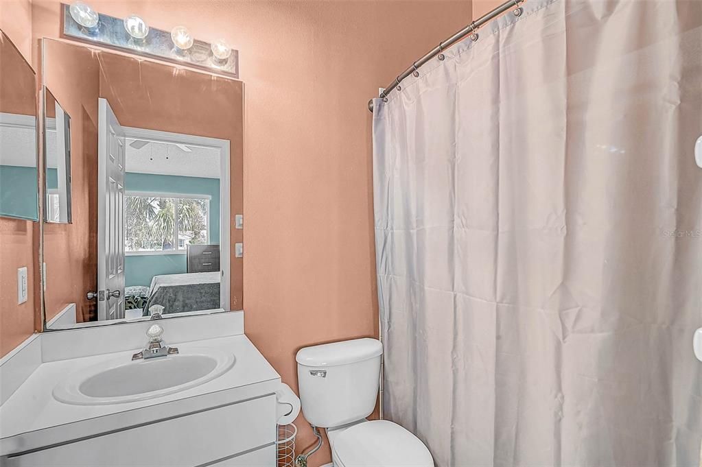 На продажу: $215,000 (2 спален, 2 ванн, 1080 Квадратных фут)