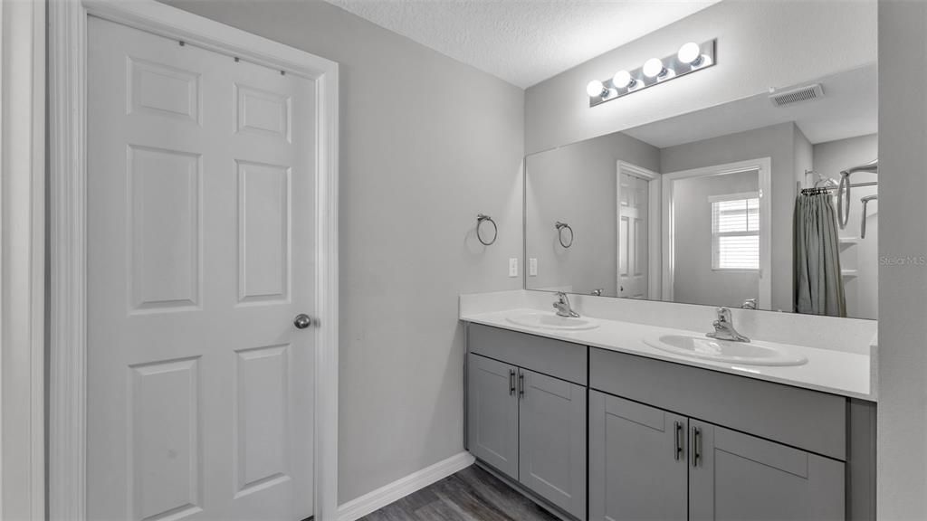 На продажу: $429,000 (4 спален, 2 ванн, 1854 Квадратных фут)