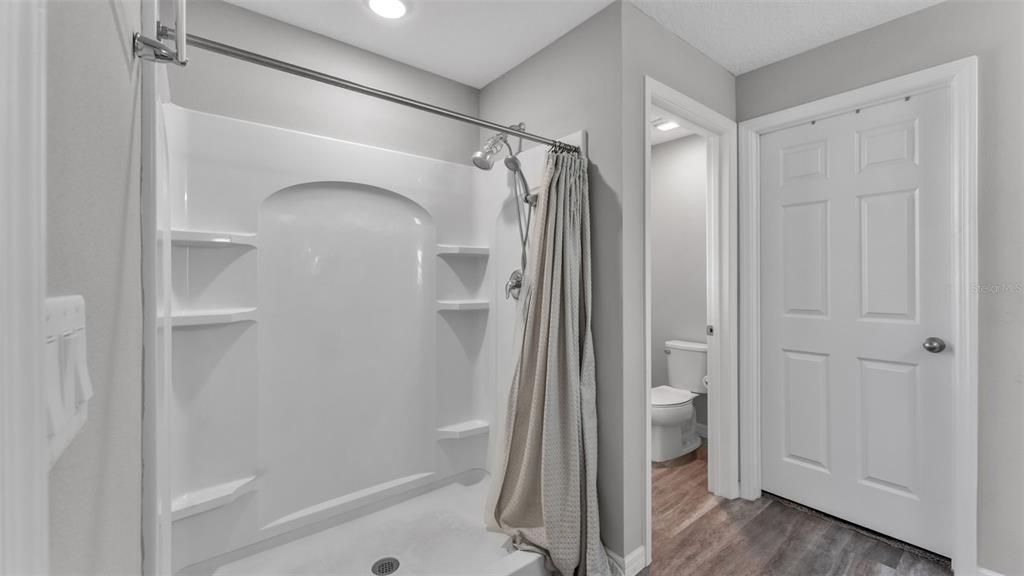 На продажу: $429,000 (4 спален, 2 ванн, 1854 Квадратных фут)