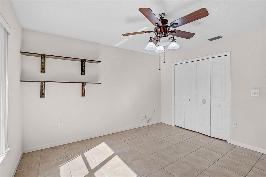 Activo con contrato: $565,000 (3 camas, 2 baños, 2540 Pies cuadrados)